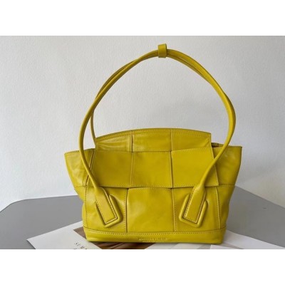 Bottega Veneta Arco Small Bag In Mirabelle Intrecciato Leather IAMBS240034