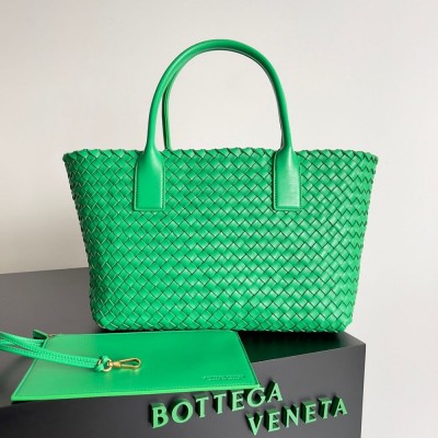 Bottega Veneta Cabat Medium Bag In Green Intrecciato Lambskin IAMBS240067