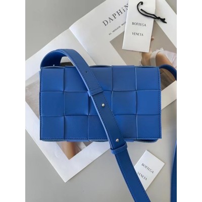 Bottega Veneta Cassett Bag In Blue Intrecciato Lambskin IAMBS240105