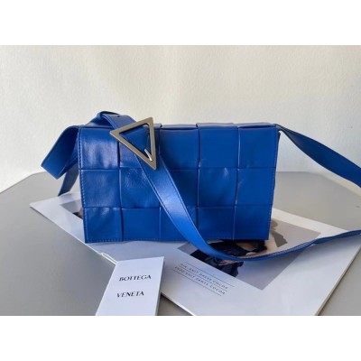 Bottega Veneta Cassett Bag In Cobalt Wrinkled Calfskin IAMBS240108