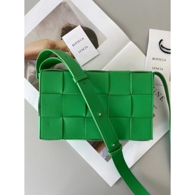 Bottega Veneta Cassett Bag In Green Intrecciato Lambskin IAMBS240113