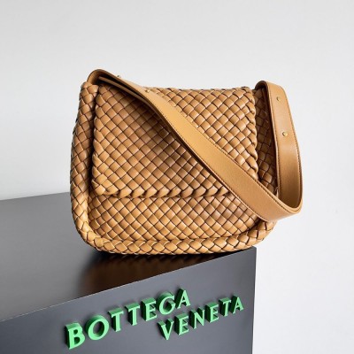 Bottega Veneta Cobble Small Bag in Caramel Intrecciato Leather IAMBS240183