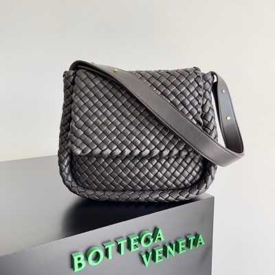 Bottega Veneta Cobble Small Bag in Fondant Intrecciato Leather IAMBS240184