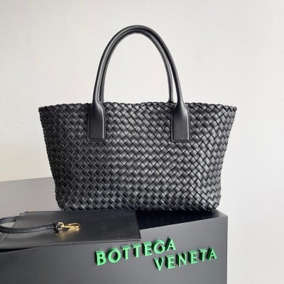 Bottega Veneta Medium Cabat Bag In Black Intrecciato Lambskin IAMBS240075