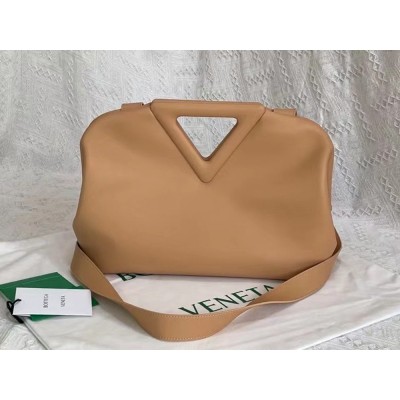 Bottega Veneta Medium Point Top Handle Bag In Beige Leather IAMBS240414