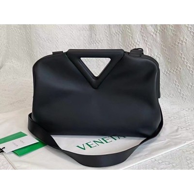 Bottega Veneta Medium Point Top Handle Bag In Black Leather IAMBS240415
