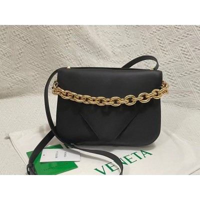 Bottega Veneta Mount Medium Envelope Bag In Black Calfskin IAMBS240321
