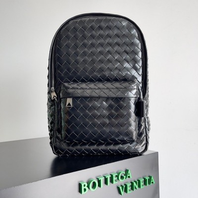 Bottega Veneta Small Backpack In Black Intrecciato Calfskin IAMBS240054