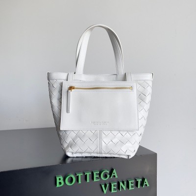 Bottega Veneta Small Flip Flap Bag in White Intrecciato Lambskin IAMBS240190
