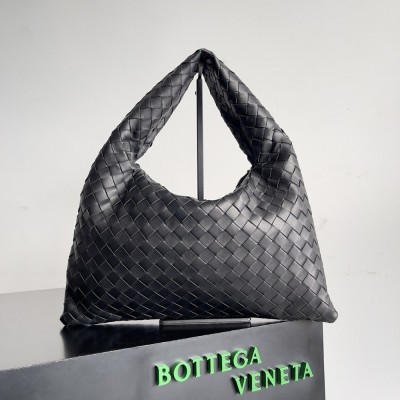 Bottega Veneta Small Hop Bag in Black Intrecciato Calfskin IAMBS240204