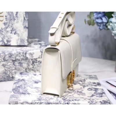 Dior 30 Montaigne Shoulder Bag In White Calfskin IAMBS241215